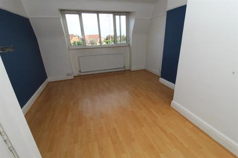 2 bedroom flat to rent, The Crescent, Liverpool L23