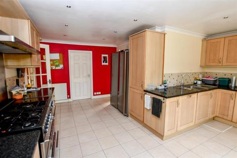 9 Cherry Tree Avenue, London Colney, St Albans, AL2 1RX