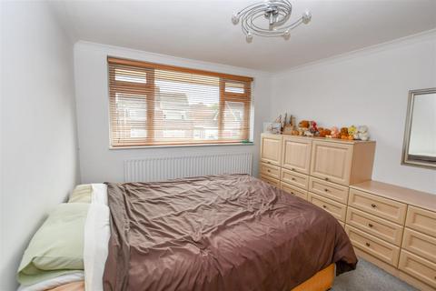 9 Cherry Tree Avenue, London Colney, St Albans, AL2 1RX
