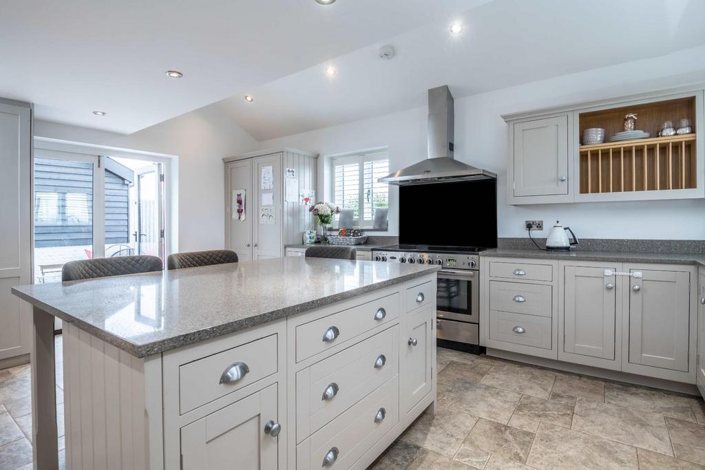 Kitchen/ Breakfast Room