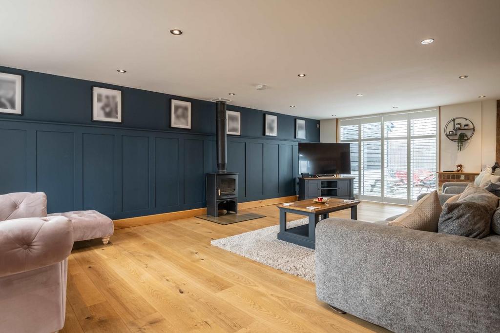 Kitchen/ Breakfast Room