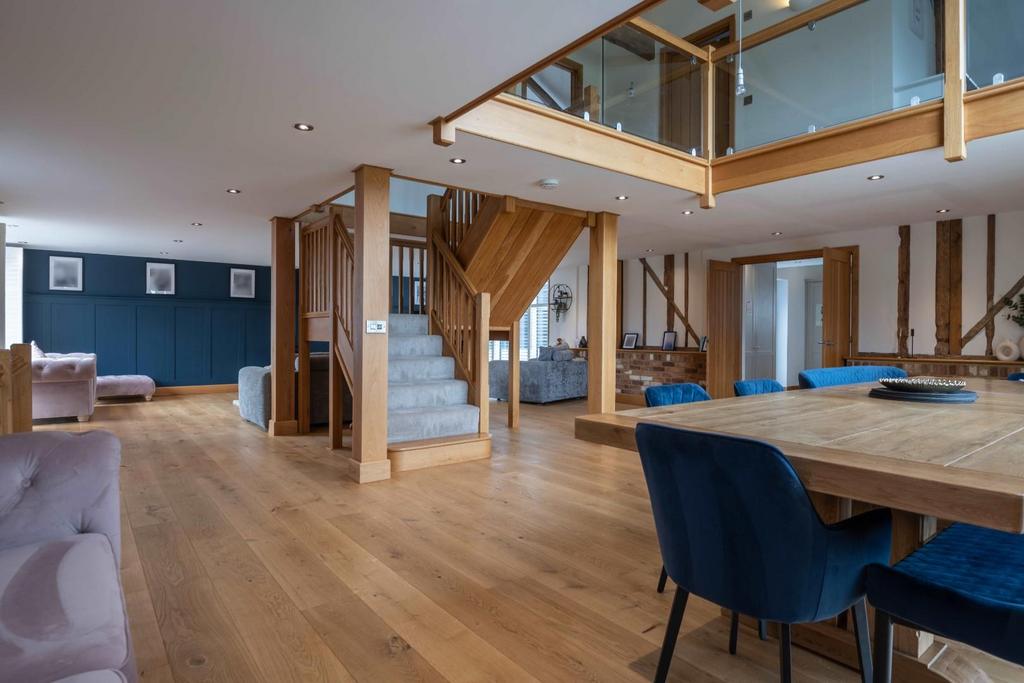 Sitting Room/Dining Room