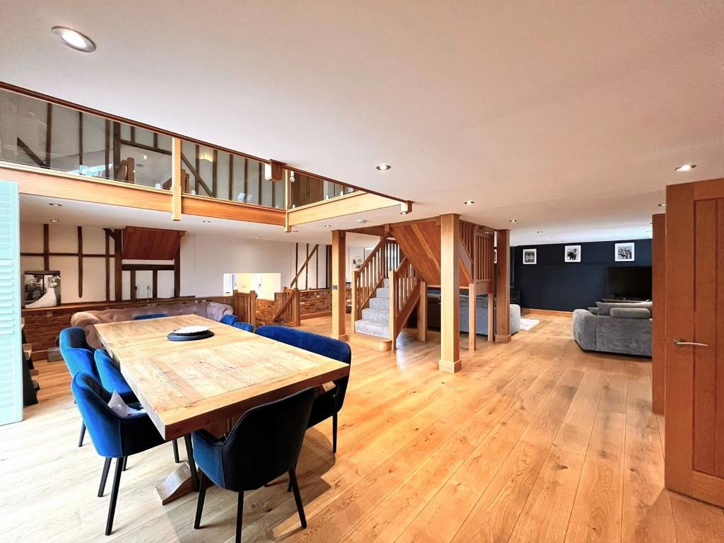 Sitting Room/Dining Room