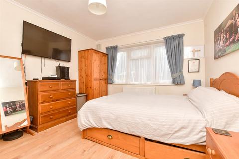 2 bedroom ground floor maisonette for sale, Haselmere Close, Wallington, Surrey