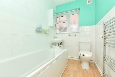 17, Park Court Haselmere Close, Wallington, SM6 8LT