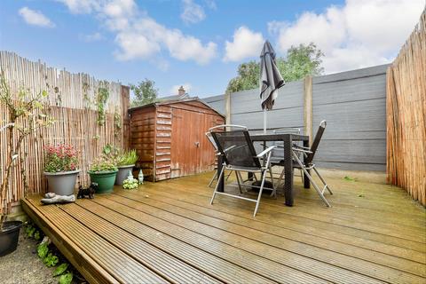 17, Park Court Haselmere Close, Wallington, SM6 8LT