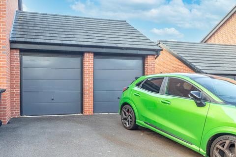 4 bedroom end of terrace house for sale, Ambassador Avenue, Longbridge, Birmingham, B31