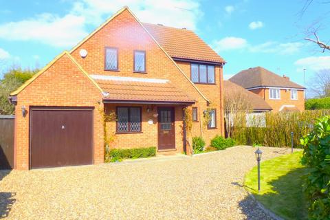 3 bedroom detached house to rent, Esher, KT10