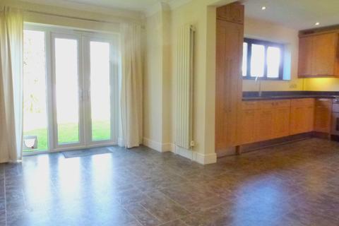 3 bedroom detached house to rent, Esher, KT10