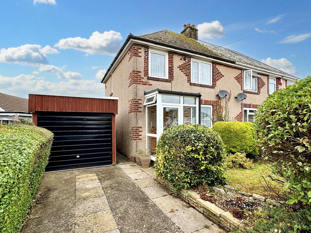 Clifford Avenue, Kingsteignton 3 bed semidetached house for sale £