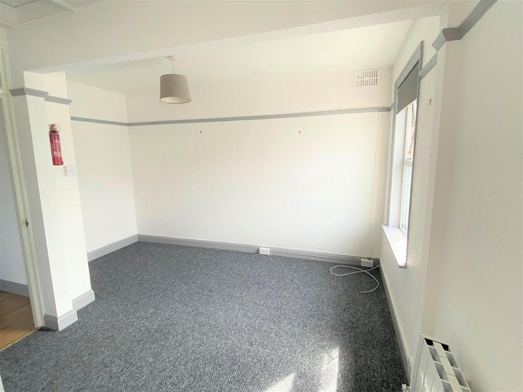 Pentire Avenue, Newquay TR7 Studio to rent £595 pcm (£137 pw)