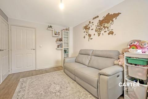 2 bedroom semi-detached house for sale, Lapwin Close, East Tilbury, RM18