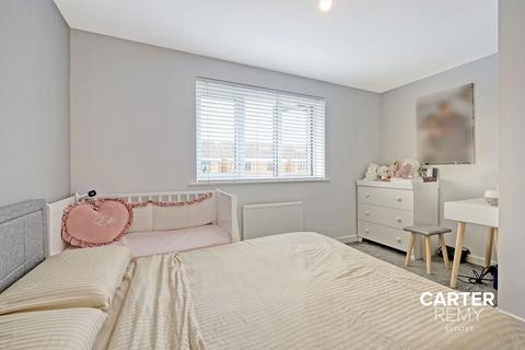 15 Lapwin Close, East Tilbury, Tilbury, RM18 8FH