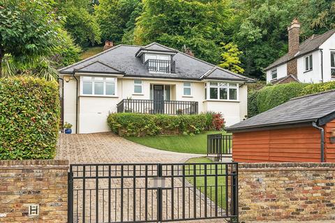 21 Stuart Road, Warlingham, CR6 9JH
