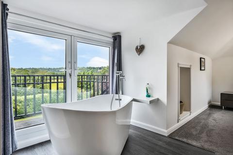 21 Stuart Road, Warlingham, CR6 9JH