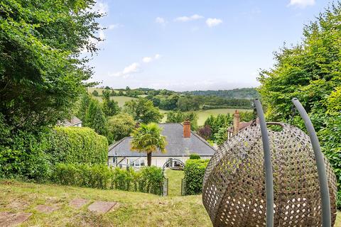 21 Stuart Road, Warlingham, CR6 9JH
