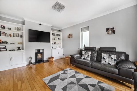 21 Stuart Road, Warlingham, CR6 9JH