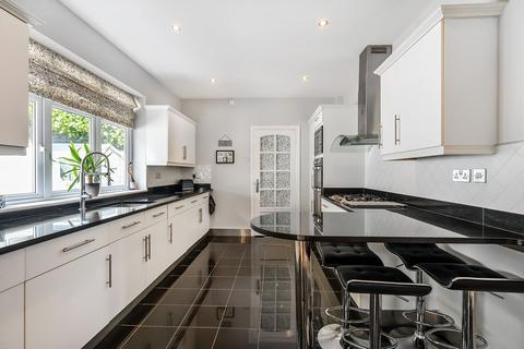 21 Stuart Road, Warlingham, CR6 9JH