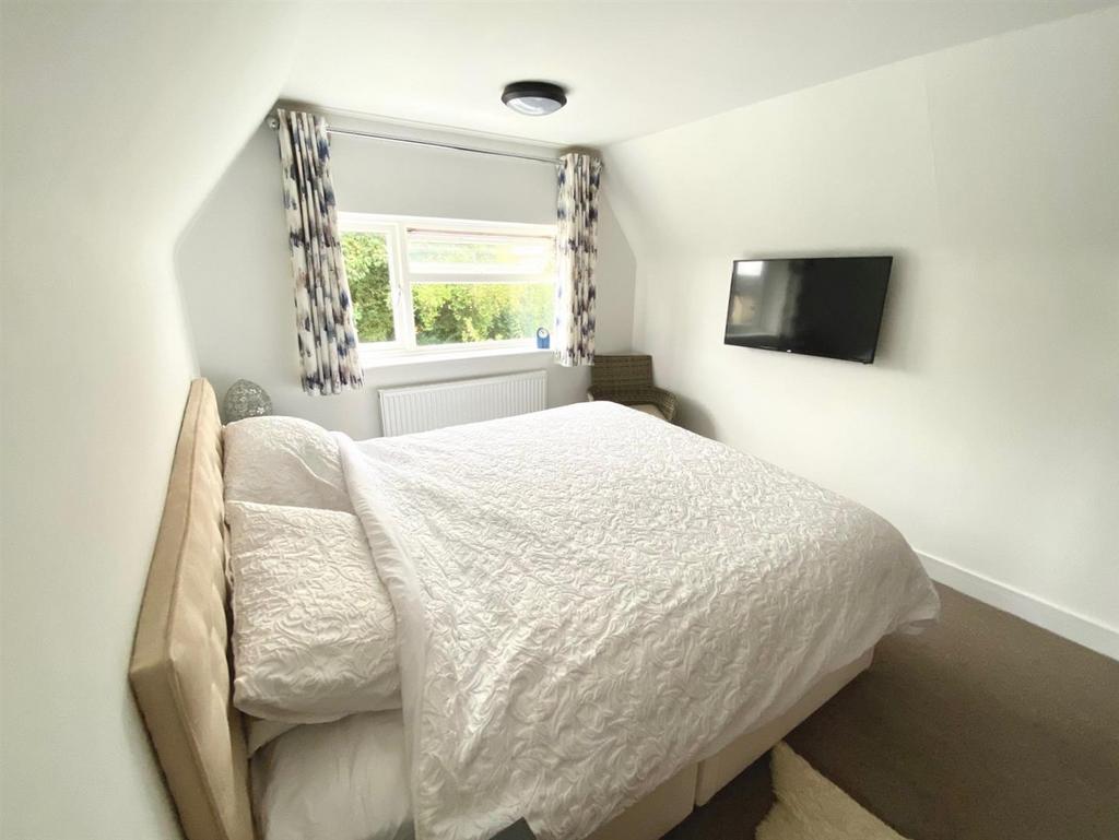 MASTER BEDROOM.jpg