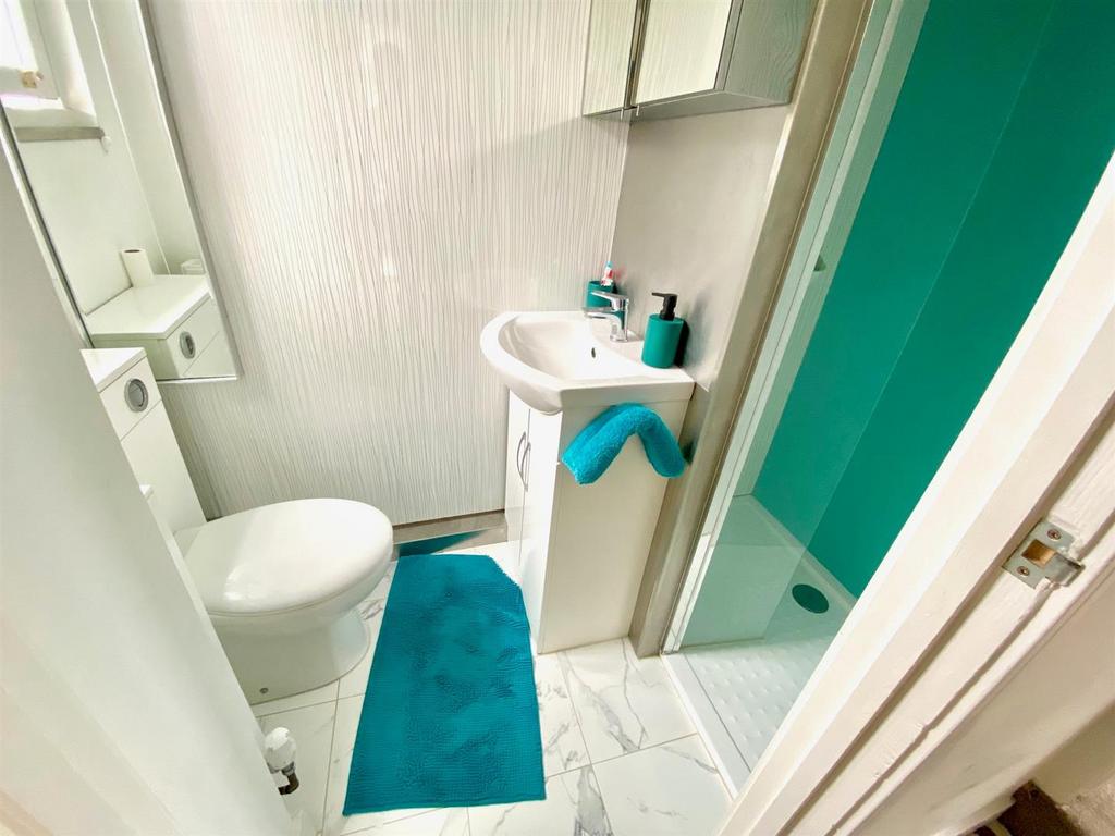 SHOWER ROOM FIRST FLOOR.jpg