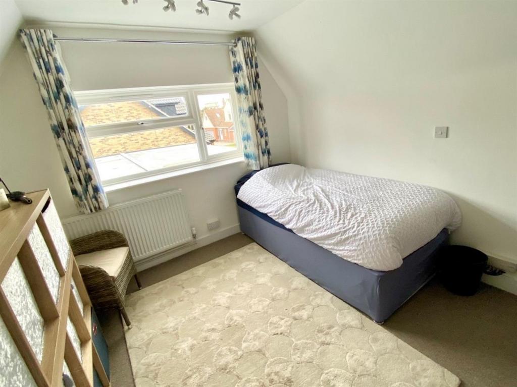 BED 2.jpg