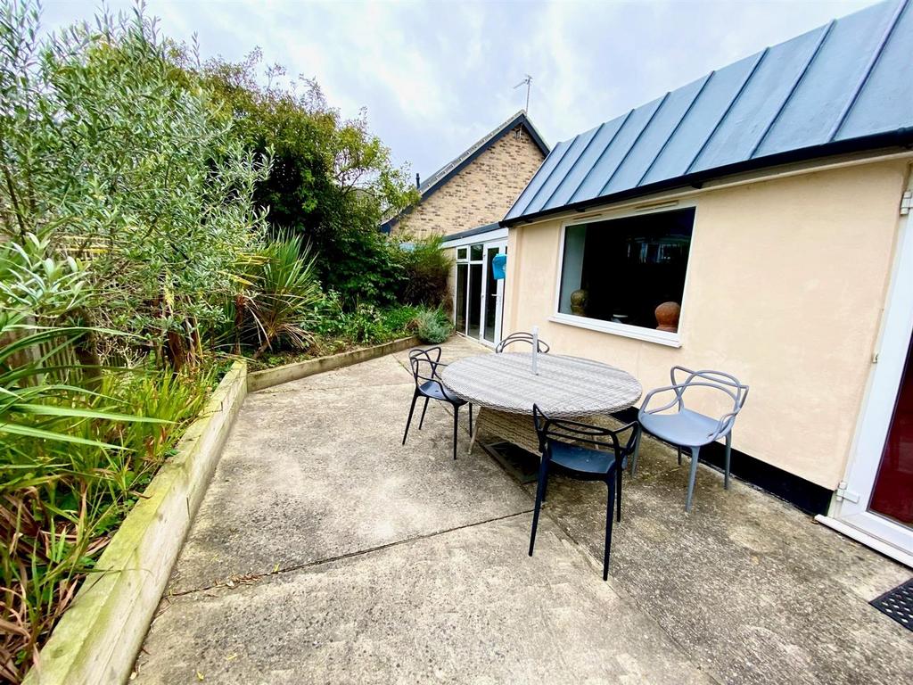REAR GARDEN.jpg