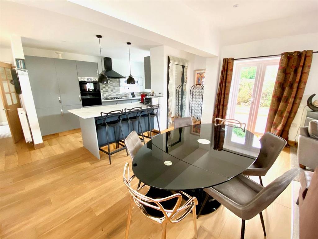 DINER AND KITCHEN.jpg
