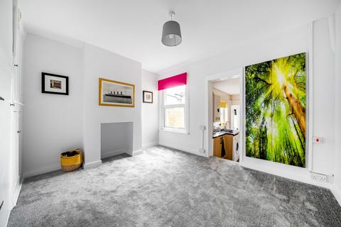 229 Dover Road, Northfleet, Gravesend, DA11 9QN