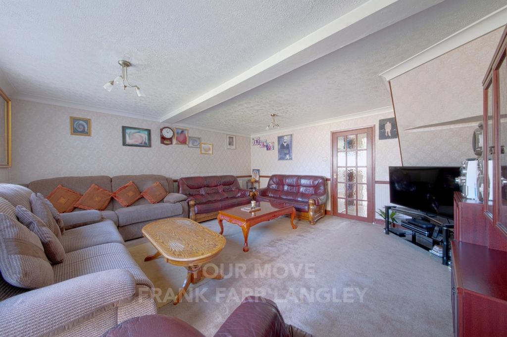 Rochfords Gardens, Slough SL2 3 bed semidetached house for sale £475,000