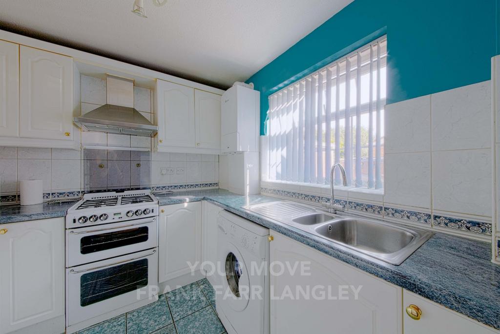 Rochfords Gardens, Slough SL2 3 bed semidetached house for sale £475,000