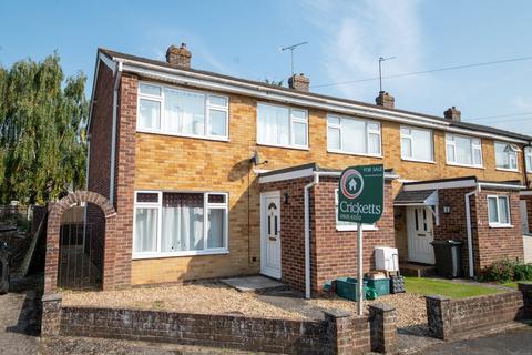 3 bedroom end of terrace house for sale, Wellington Close, Newbury, RG14