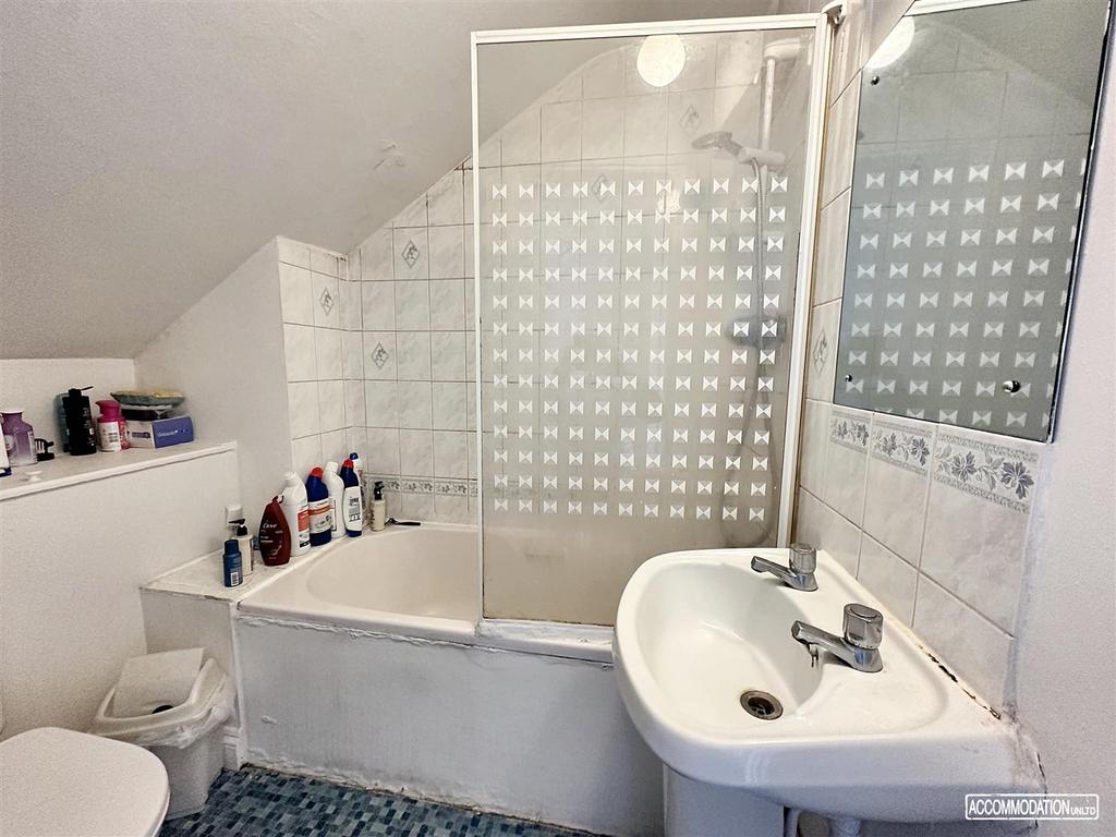 Flat 1 - Bathroom