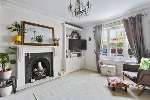 2 bedroom flat to rent, Highgate West Hill, Highgate