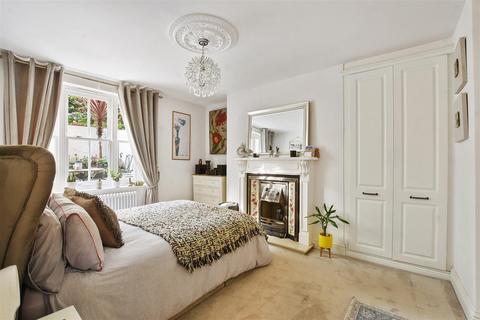 2 bedroom flat to rent, Highgate West Hill, Highgate