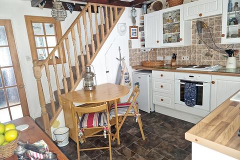 13 Castle Green, Helston, TR13 8EY
