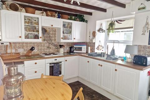 13 Castle Green, Helston, TR13 8EY