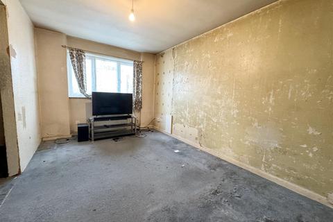 Studio for sale, Bath Road, Hounslow TW5