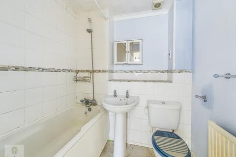 8 Bilsington Close, Chatham, ME5 7NE