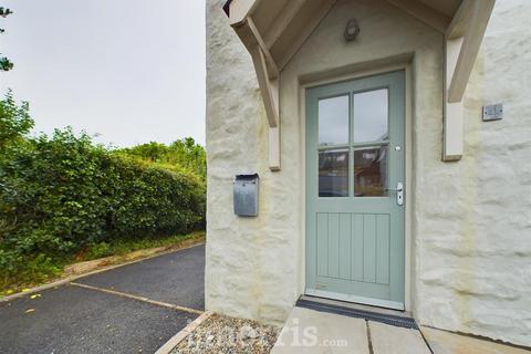 3 bedroom townhouse for sale, 4 Will Phillips Yard, West Street, Newport