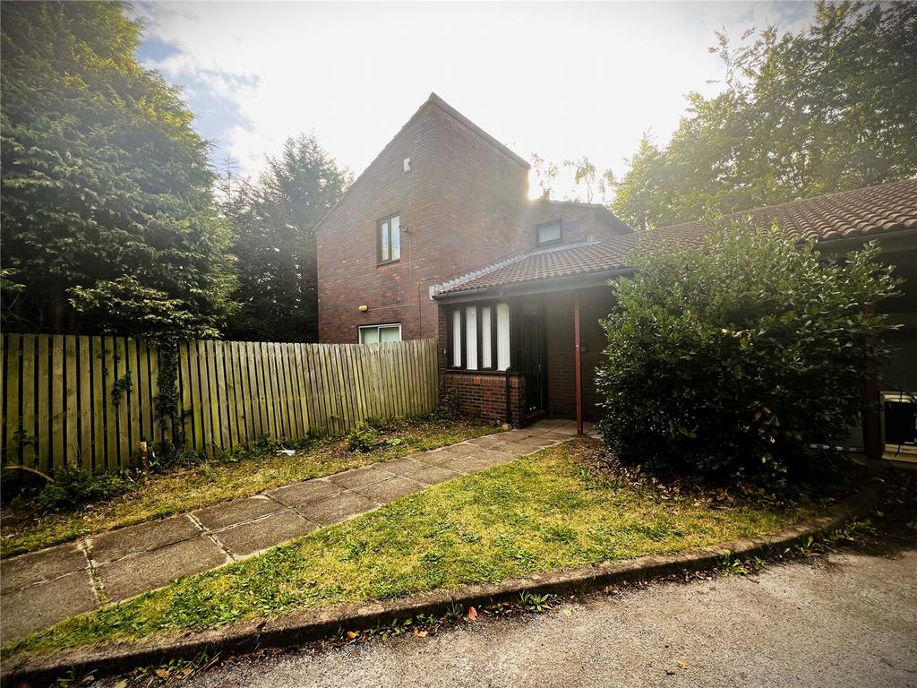 Hough Green Road, Widnes, WA8 4 bed detached house to rent £1,350 pcm