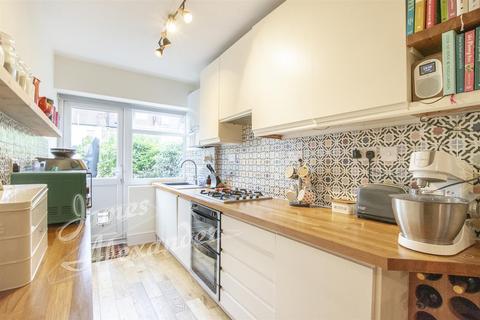 25 Tylecroft Road, London, SW16 4BL