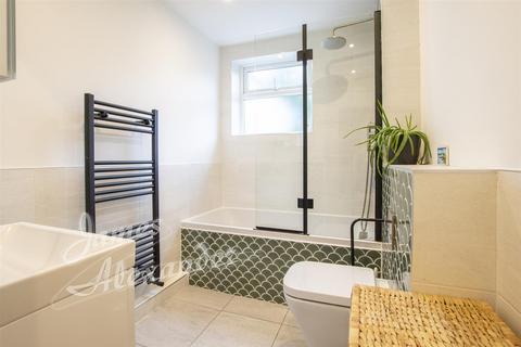 25 Tylecroft Road, London, SW16 4BL