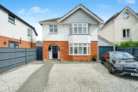 3 bedroom detached house for sale, Station Road, New Milton BH25