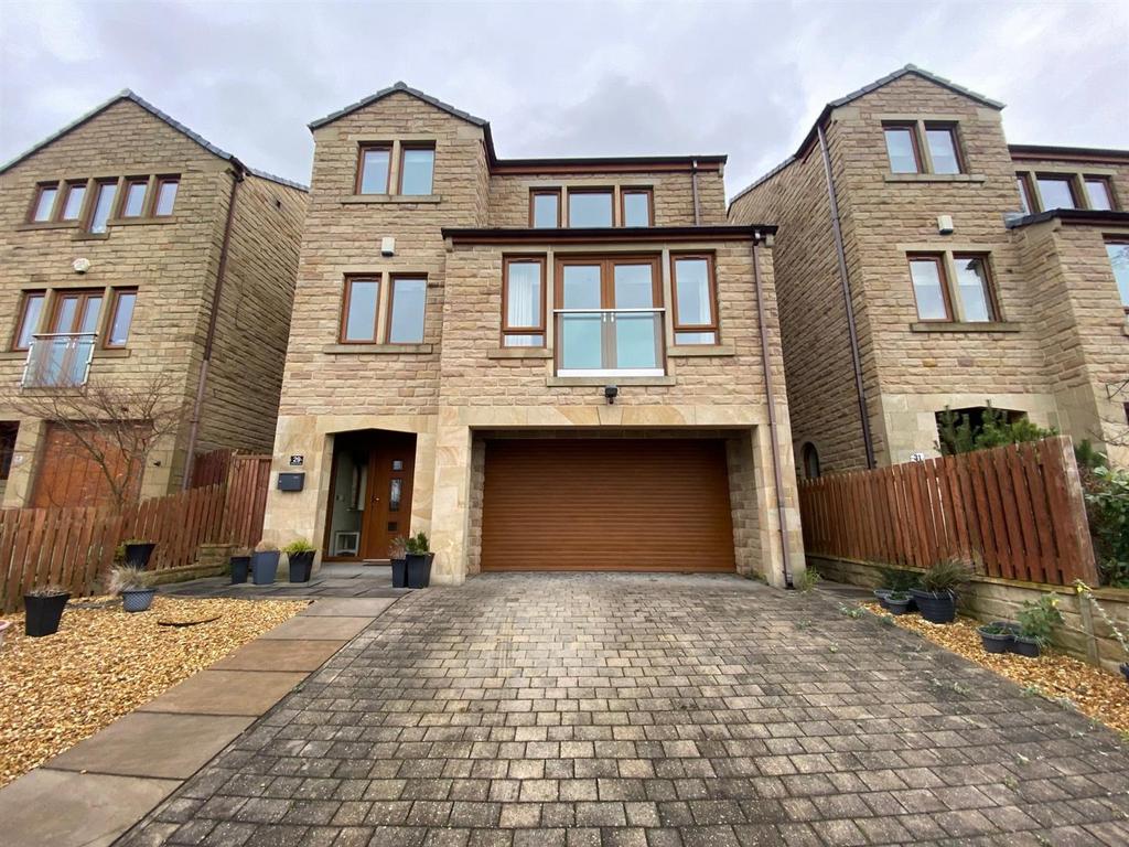 Woodsome Avenue, Mirfield 4 bed detached house to rent £1,600 pcm (£