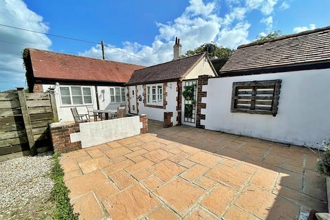 2 bedroom detached bungalow to rent, East Burton