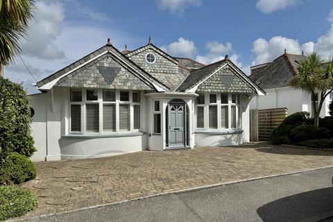 17 Dennis Road, Padstow, PL28 8DE