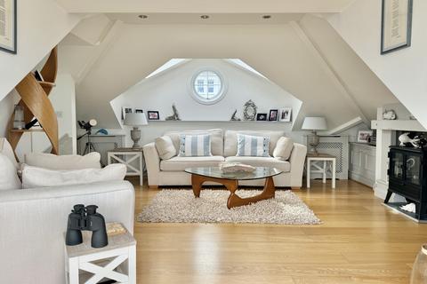 17 Dennis Road, Padstow, PL28 8DE