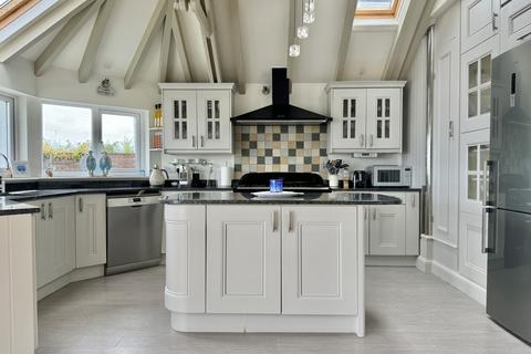 17 Dennis Road, Padstow, PL28 8DE