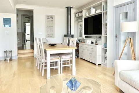 17 Dennis Road, Padstow, PL28 8DE