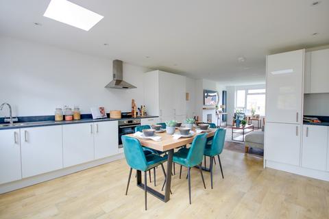 3 bedroom end of terrace house for sale, HEDGE END! NO FORWARD CHAIN! WOW FACTOR KITCHEN!